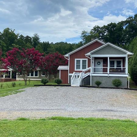 The Farmhouse At Wolfehaven Asheville Esterno foto