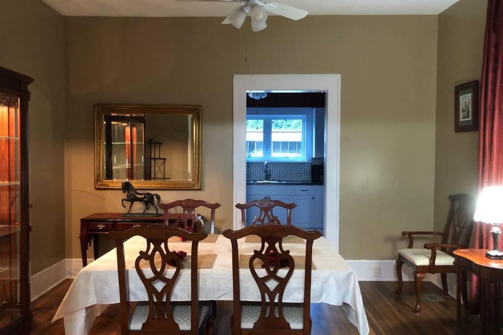The Farmhouse At Wolfehaven Asheville Esterno foto