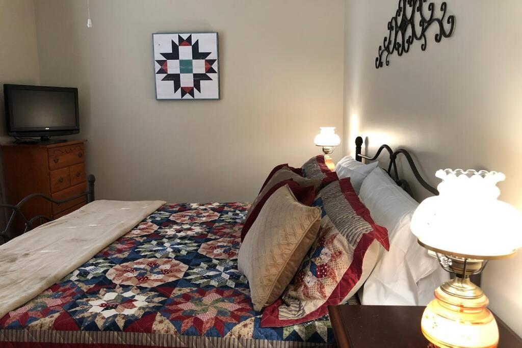 The Farmhouse At Wolfehaven Asheville Esterno foto