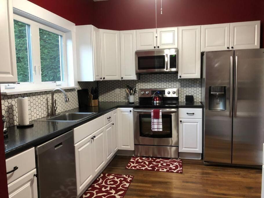 The Farmhouse At Wolfehaven Asheville Esterno foto