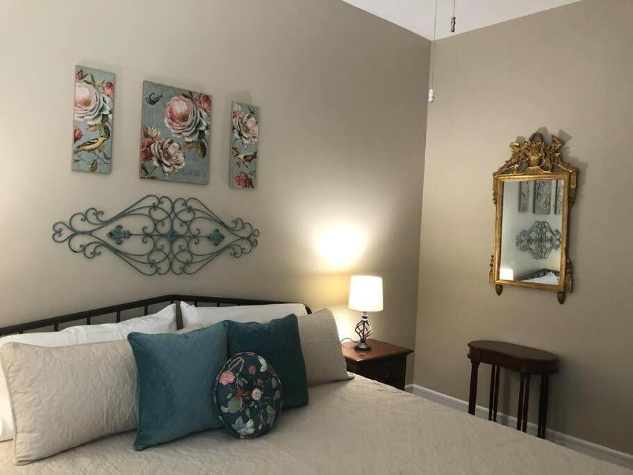 The Farmhouse At Wolfehaven Asheville Esterno foto