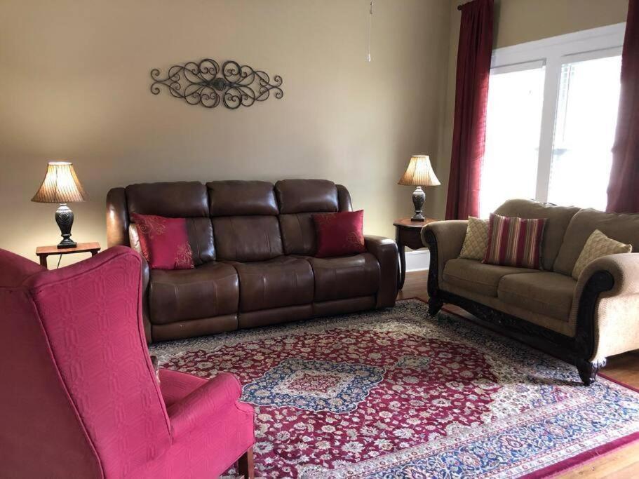 The Farmhouse At Wolfehaven Asheville Esterno foto