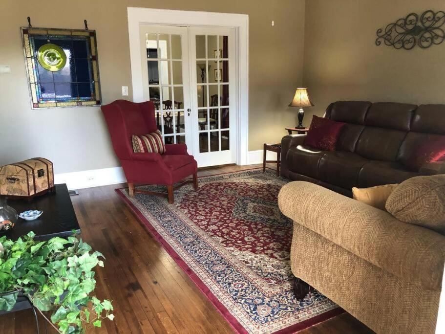 The Farmhouse At Wolfehaven Asheville Esterno foto